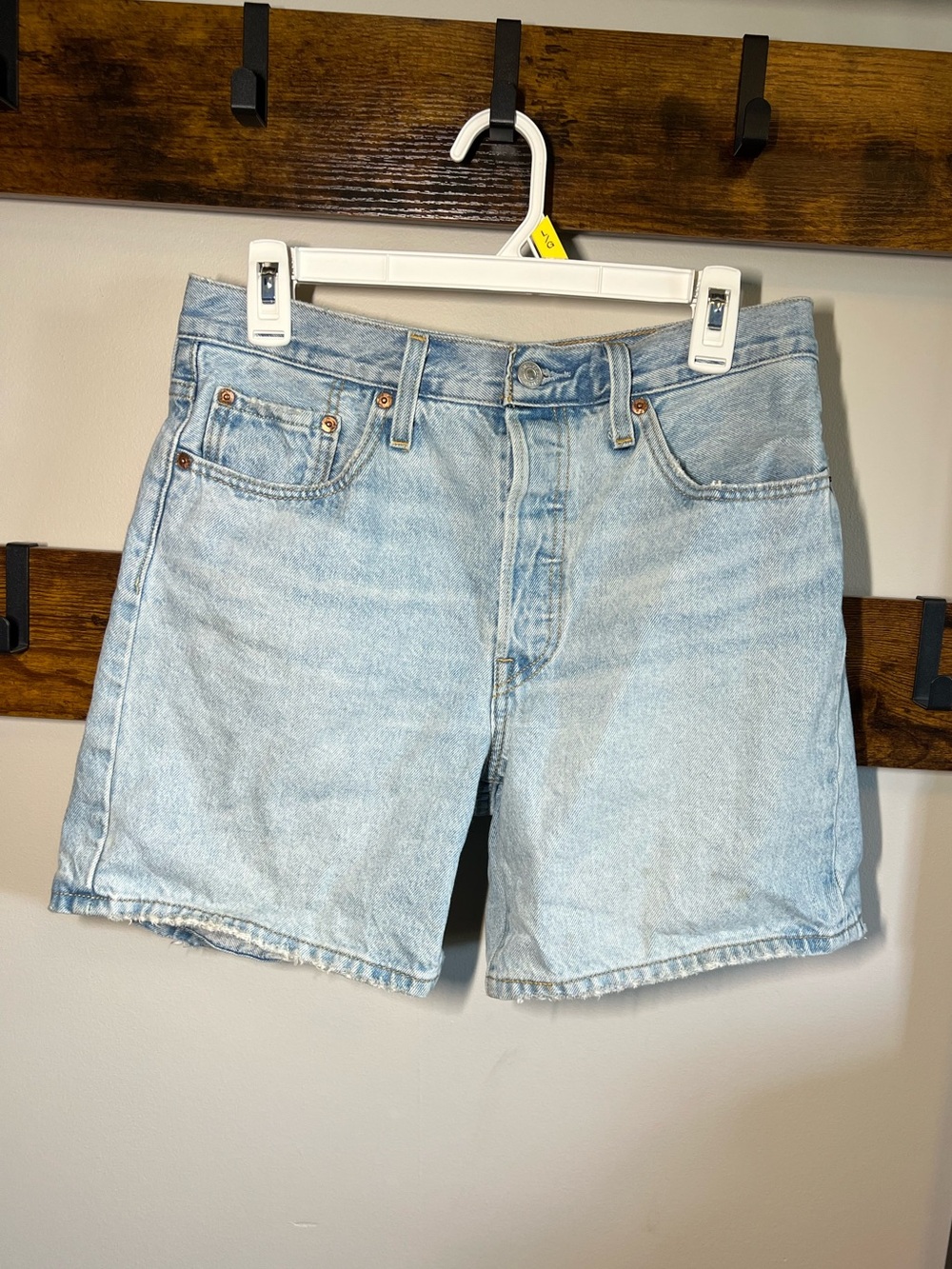 Levi's Mid-Thigh Light Wash Denim Shorts - Picture 2 of 3